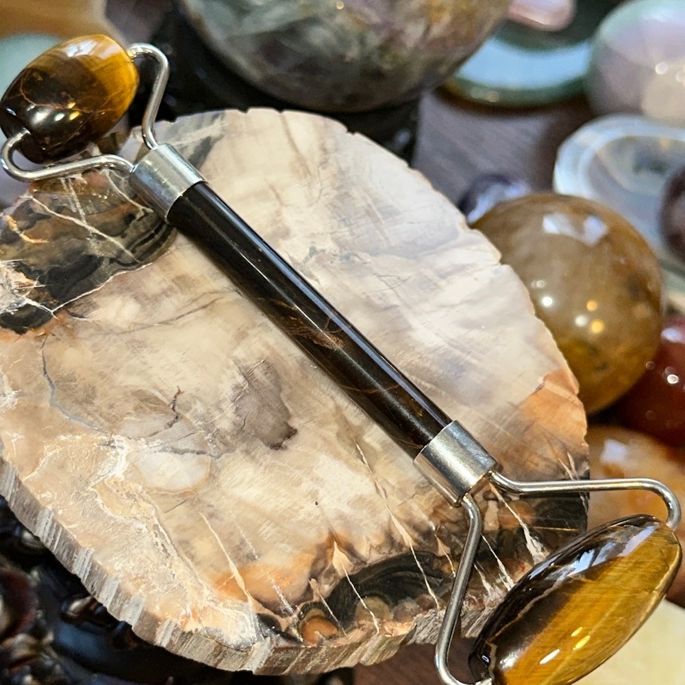 🌸SALE🌸 Tigers Eye Crystal Face Roller!